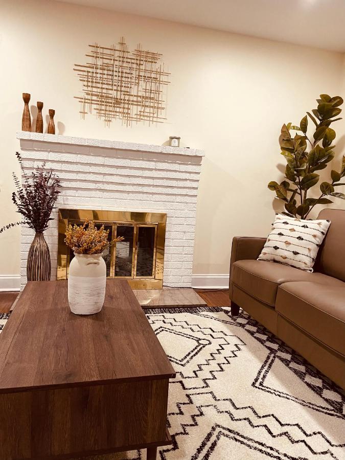 Newly Renovated Charming Home With Parking Форт Вашингтон Екстериор снимка